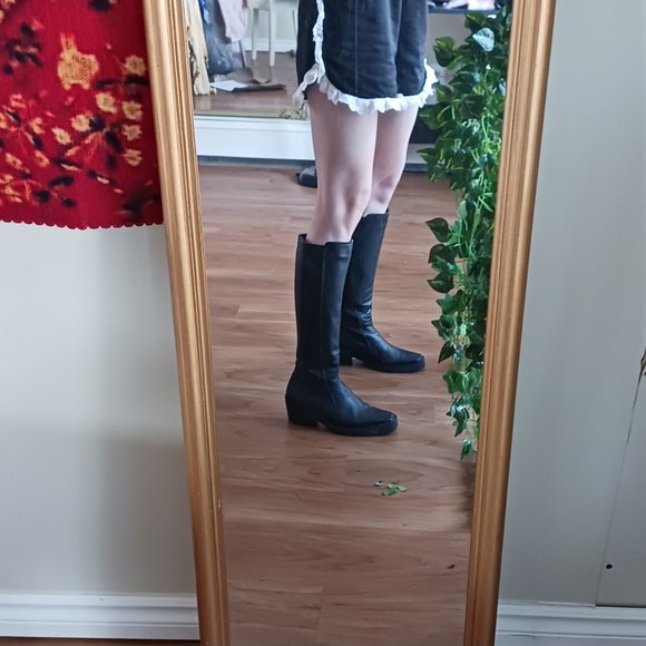 Black Leather Boots - Picture 5 of 9